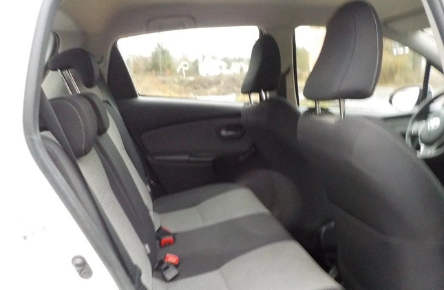 Toyota Yaris cena 26900 przebieg: 133543, rok produkcji 2016 z Pszów małe 277